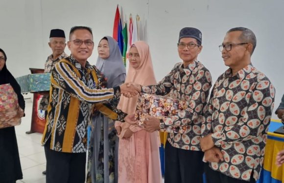 Guru dan Staff TU Purnabakti, Ini Pesan Kepala SMKN 2 Terbanggibesar