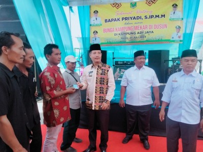 Warga Adijaya Antusias Urus KTP pada Bunga Kampung Mekar di Dusun