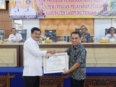 Hasilkan Tata Kelola  Pemerintahan Good Government, BPN Lamteng Terima Penghargaan dari Bupati Musa Ahmad