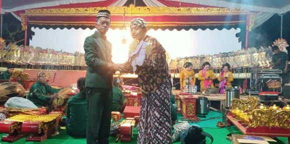 Peringati Hari Jadi ke-87 Dan Tahun Baru Islam 1445 Hijriah, Kampung Notoharjo Gelar Pagelaran Wayang Kulit