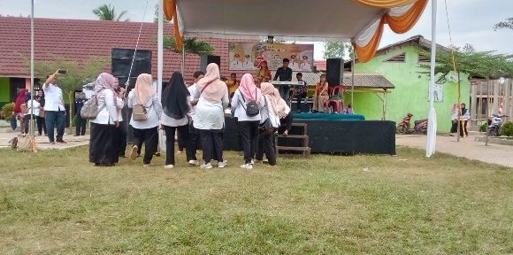 BMKD di Putralempuyang, Petugas Kesehatan Malah Asyik Dangdutan