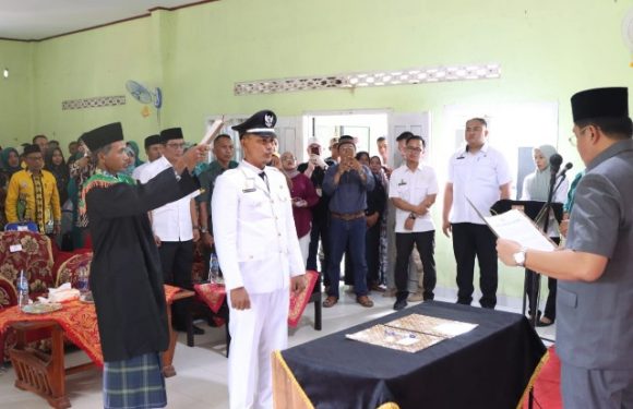 Bupati Lamteng Musa Ahmad Lantik Hariyanto Sebagai PAW Kakam Sumber Baru