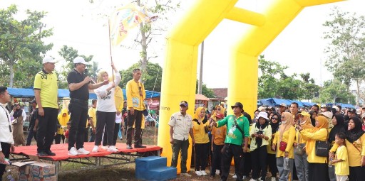 Jalan Sehat Pemberdayaan Olahraga Rekreasi di Seputihsurabaya Meriah