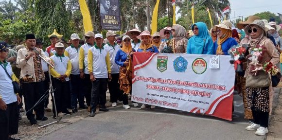 Warga Seputihsurabaya Rayakan HUT RI dengan Pawai Budaya