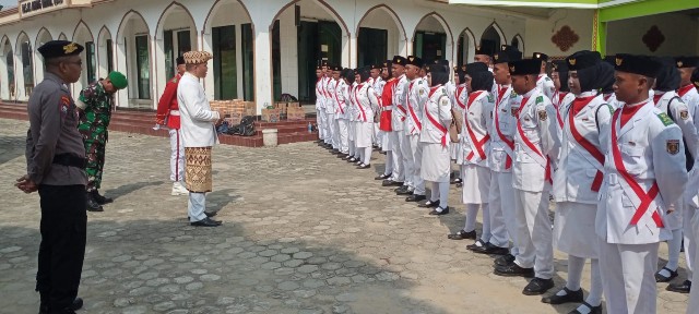 Buang Malasmu dan Jangan Tunggu Hari Esok, Begitu Pesan Tosa Kepada Paskibra Kecamatan Trimurjo