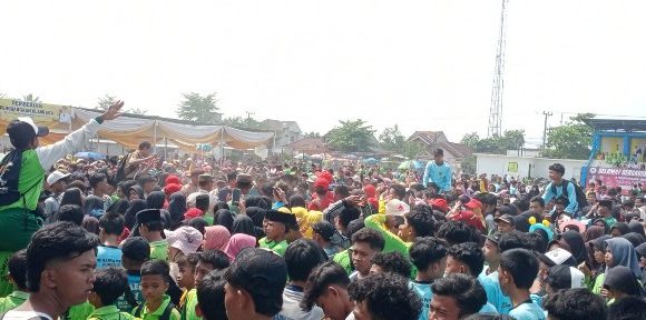 Ribuan Peserta Antusias Ikuti Jalan Sehat Pemkab Lamteng di Kecamatan Punggur