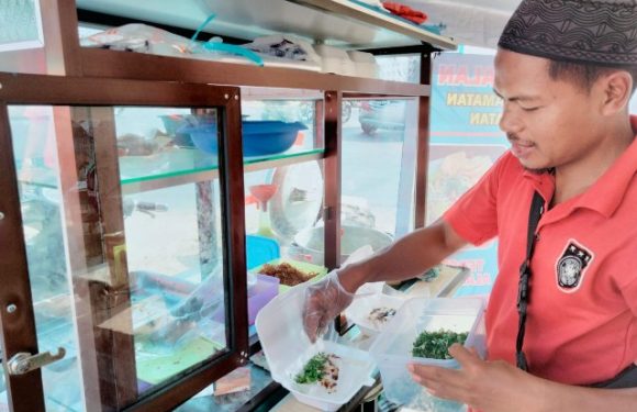 Usaha Kaki Lima Bubur Ayam Mampu Raup Omzet Rp 700 Ribu dalam Sehari