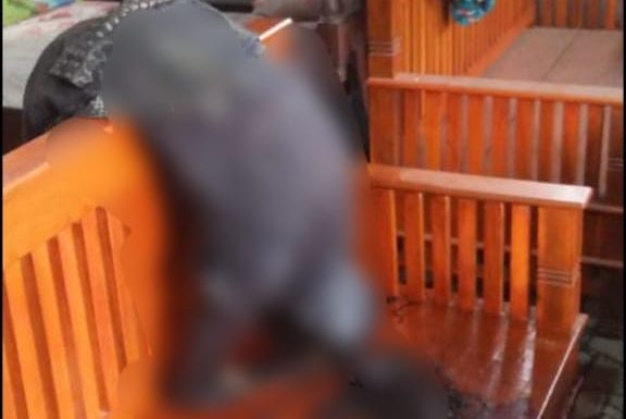 Mayat Pensiunan Guru di Wayseputih Ditemukan Membusuk di Dalam Rumah