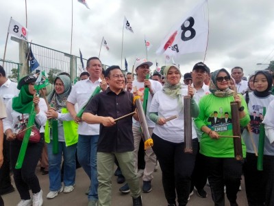 Cak Imin Jalan Bareng Warga Seputihagung, Gunakan Kentongan Untuk Bangunkan Perubahan