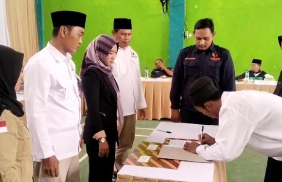 Panwaslucam Punggur Lantik 125 Petugas PTPS, Nely Erlinda; Segera Koordinasi Dengan KPPS