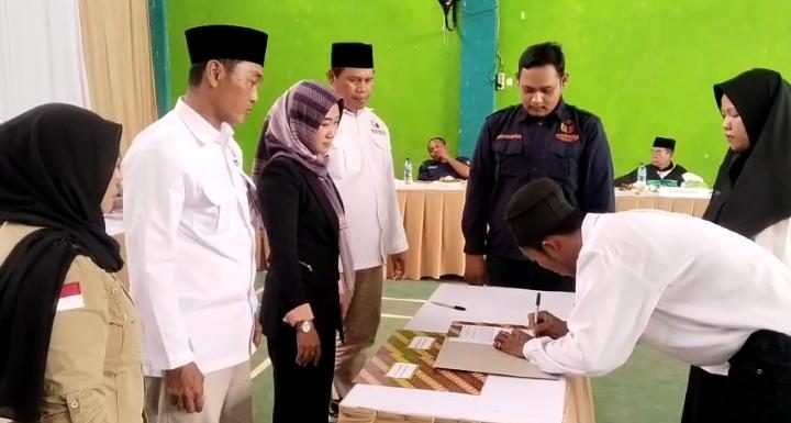 Panwaslucam Punggur Lantik 125 Petugas PTPS, Nely Erlinda; Segera Koordinasi Dengan KPPS