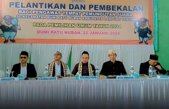 Ketua Bawaslu Lampung Hadiri Pelantikan dan Pembekalan PTPS se-Kecamatan Bumiratunuban