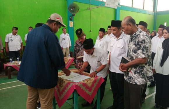 Ketua PPS Kampung Sidomulyo Lantik 98 KPPS