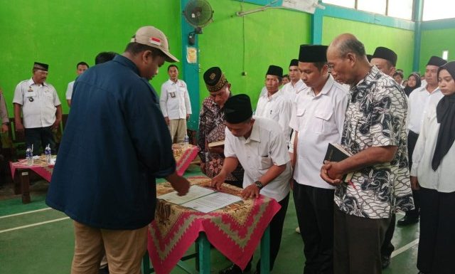 Ketua PPS Kampung Sidomulyo Lantik 98 KPPS