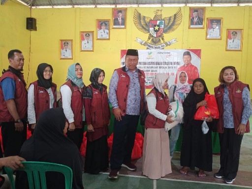 Anggota Komisi VIII DPR-RI I Komang Koheri Serahkan Bantuan Program Atensi Kepada 500 KPM