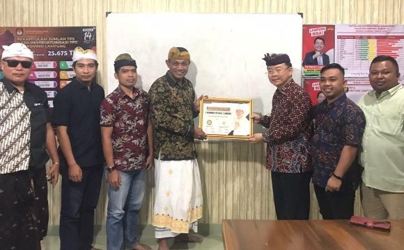 Jadi Simbol Pluralisme, Ormas Hindu Lampung Beri Penghargaan untuk Petrus Tjandra