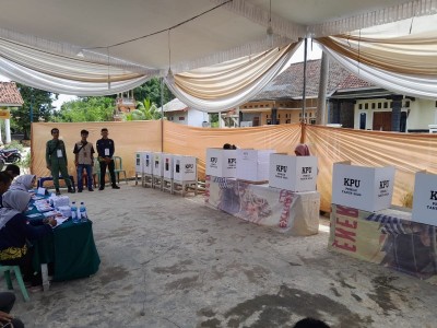 Pencoblosan di TPS 14 Lancar di Kampung Pajarmataram