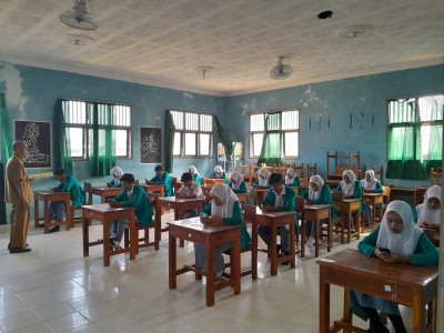86 Siswa Ikuti Ujian Sekolah di SMK YPI Seputih Mataram
