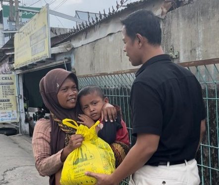 RS Mitra Mulia Husada Bandarjaya Tebarkan Kebaikan di Bulan Ramadan dengan Berbagi Sembako ke Warga Miskin