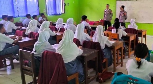 Goes to School Polsek Rumbia, Ini Pesan yang Disampaikan