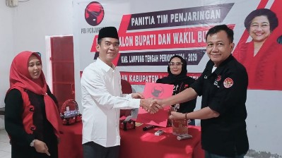 Maksum Asrori dan Murni Ambil Formulir Penjaringan Bakal Cabup dan Cawabup PDI Perjuangan Lamteng
