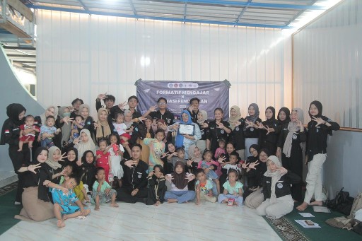Formatif FKIP Unila Adakan Kelas Mengajar dan Donasi Pendidikan di Panti Asuhan Bussaina