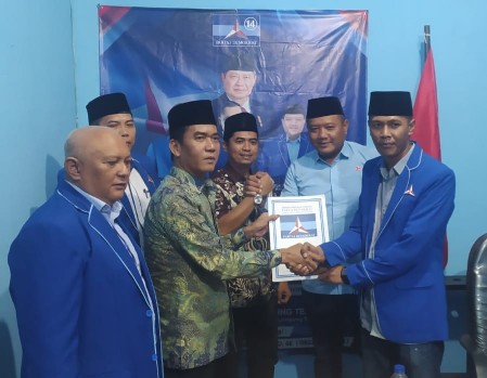 Kembalikan Berkas Penjaringan ke 5 Parpol di Lamteng, Maksum Asrori Siap Ikuti Tahapan Fit And Proper Test