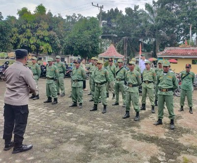 Ciptakan Suasana Aman, Damai dan Sejuk Jelang Pilkada 2024, Polsek Seputih Raman Berikan Binluh Kepada Linmas dan Aparatur Kampung