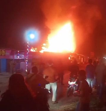 Diduga Lupa Mematikan Kompor,  Rumah Semi Permanen Milik Warga di Kelurahan Simbarwaringin Ludes Terbakar