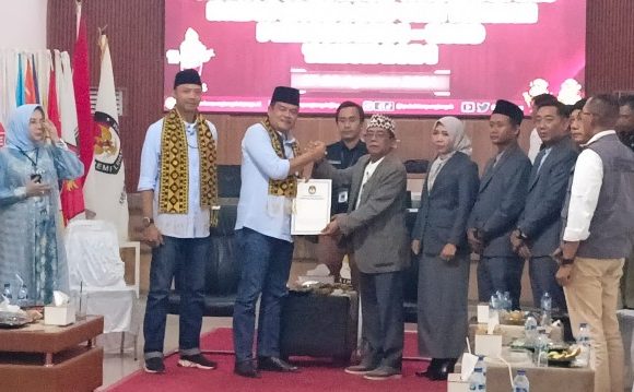 Pasangan Musa-Ahsan Daftar Pertama di KPU Lamteng, Diusung 8 Parpol