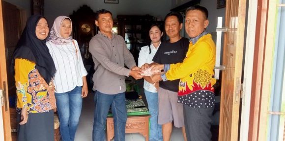 Lurah Trimurjo Kembali Serahkan Bantuan Dana Kemasyarakatan Senilai Rp.1,5 Juta per-RW