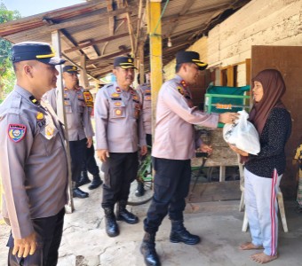 Cooling System, Kapolres Lampung Tengah Berikan Bansos Kepada Masyarakat Membutuhkan
