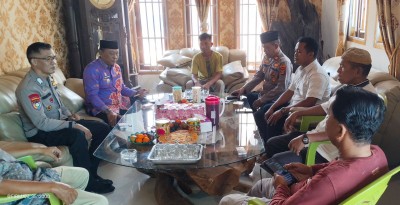 Kunjungi Tokoh Masyarakat, Kapolsek Seputih Mataram Minta Jaga Persatuan dan Kerukunan Antar Warga Jelang Pilkada Serentak 2024