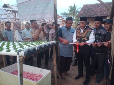 Pj. Kakam Pujobasuki Bersama Camat Trimurjo Dampingi Bupati Lamteng Resmikan BUMK Berdikari