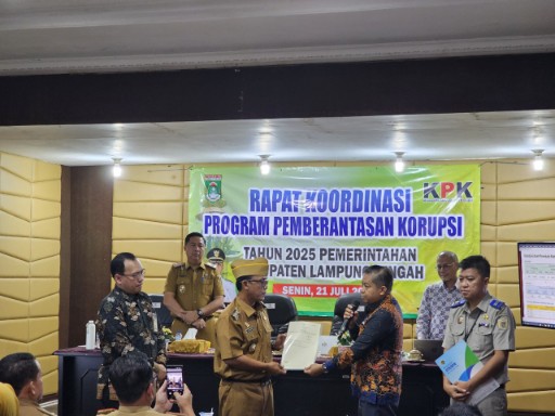 BPN Lamteng Serahkan Sertifikat Aset Pemkab Lamteng 50 Bidang Tanah ke Bupati Ardito Wijaya