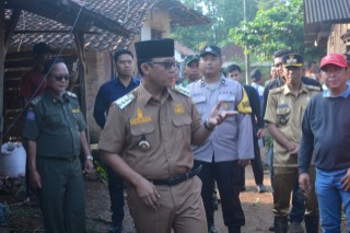 Bupati Lamteng Ardito Wijaya Tinjau Langsung Rumah Warga Terdampak Angin Puting Beliung