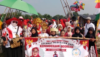 Meriahkan HUT ke 80 RI, Buminabung Gelar Pawai Budaya