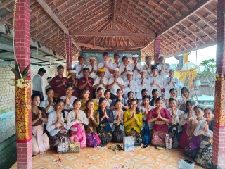 Siswa SMAN 1 Seputih Mataram Peringati Hari Raya Saraswati