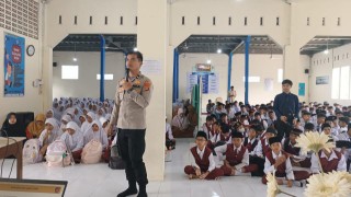 Polres Lamteng Gelar Penyuluhan Anti-Bullying di Muhammadiyah Boarding School Poncowati