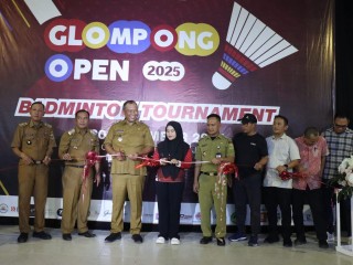 Kejuaraan Open Bulutangkis Glompong 2025 Resmi Dibuka Wabup Lamteng I Komang Koheri