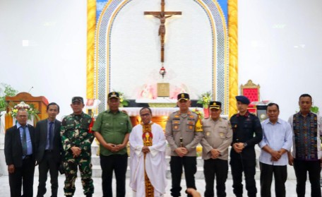 Malam Misa Natal, Kapolres Lamteng Bersama Forkopimda Tinjau Pengamanan Gereja