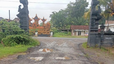 Warga Sanggar Buana Pertanyakan Kualitas Perbaikan Jalan