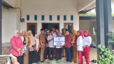 Plt. Ketua TP PKK Lamteng Beri Bantuan Sosial untuk Pasien Anak Penyandang Penyakit Jantung
