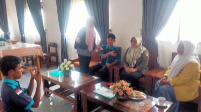 Dari Pelatihan Jurnalistik, Siswa SMKN 1 Way Pengubuan Perdalam Belajar Wawancara ke Narasumber