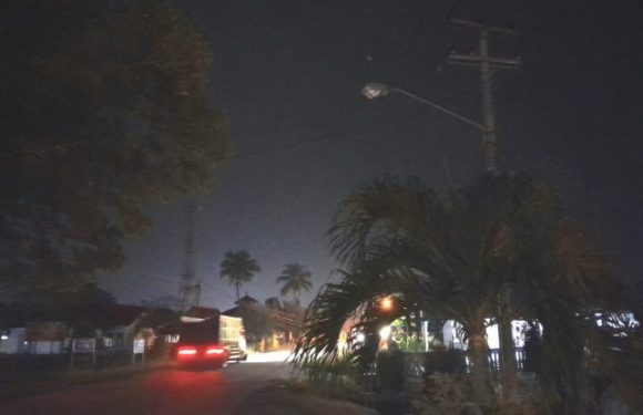 Lapor ! Tiga LPJU Didepan Kantor Kecamatan Seputih Mataram Padam