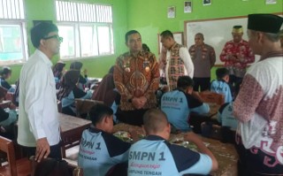 Kunjungi Lamteng, Stafsus Wapres Beri Arahan Pemanfaatan Teknologi Digital dalam Pembelajaran di Sekolah