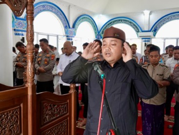 Polres Lamteng Gelar Salat Gaib untuk Bripka Arya Supena yang Gugur Saat Gagalkan Aksi Curanmor