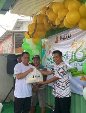 Wujudkan Manfaat Milad ke-18, BPRS Rajasa Berbagi Sembako, Baksos dan Donor Darah