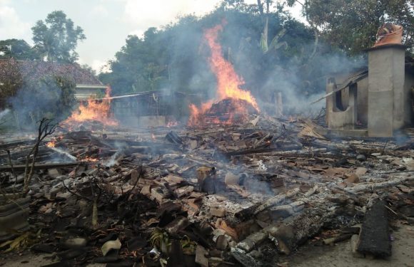 Rumah Warga Rukti Basuki Ludes Terbakar di Siang Bolong