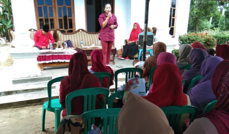 Ni Ketut Dewi Nadi Beri Pendidikan Politik ke Masyarakat di Srikencono